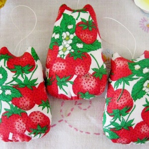 CAT Ornaments, Set of 3 Strawberry Print Ornies Bowl Fillers Primitive Party Favors Decorations Home Decor CharlotteStyle image 4