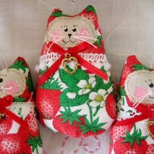 CAT Ornaments, Set of 3 Strawberry Print Ornies Bowl Fillers Primitive Party Favors Decorations Home Decor CharlotteStyle image 3