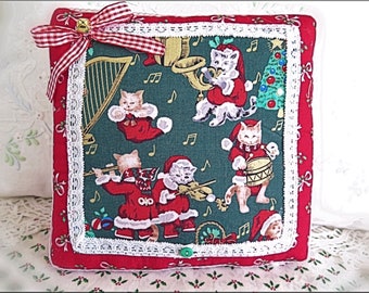 Christmas  Cats Pillow 7 1/2" Home Decor Musical Cats Pillow Cottage Chic Cloth Handmade CharlotteStyle Decorative Folk Art