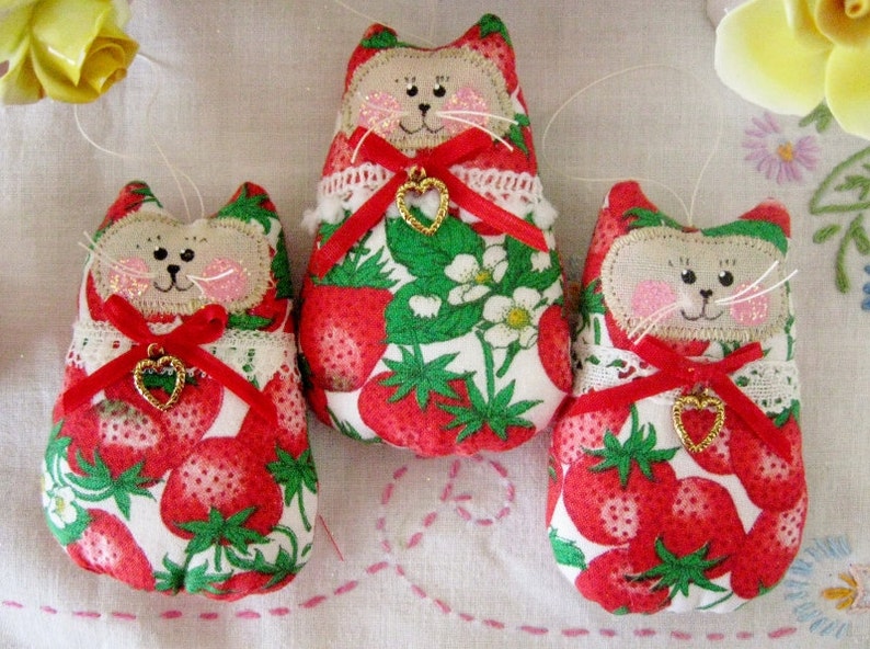 CAT Ornaments, Set of 3 Strawberry Print Ornies Bowl Fillers Primitive Party Favors Decorations Home Decor CharlotteStyle image 2