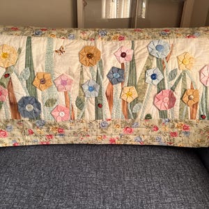 Pieced three-dimensional flowered wall art