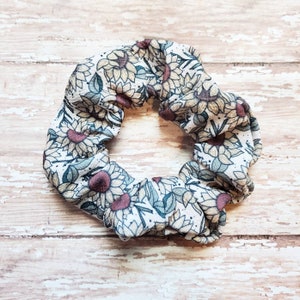 Sunflower scrunchies, floral scrunchies, fall gift for girl, hair accessories, hair ties