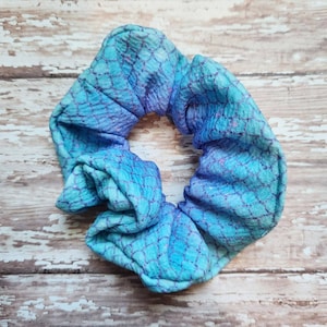 Mermaid scale scrunchies, ocean scrunchies, fish scale scrunchies, summer gift for girl, hair accessories, hair ties