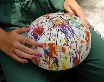 Tambor de língua de aço com mandala pintada à mão, percussão para meditação.