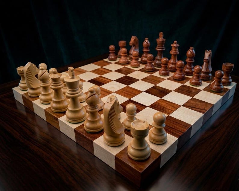Juego de ajedrez de madera hecho a mano, tablero plano de lujo de 12 pulgadas con piezas premium de estilo nogal, regalo premium para él. imagen 2