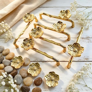 Tiradores y pomos de latón con forma de mariposa y flor / Tiradores de ramas / Tiradores de armario únicos / Tiradores de armario / Pomos de cocina únicos / Herrajes para muebles