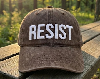 Gorra bordada Resist, gorra con mensaje político, gorra de béisbol feminista de protesta, regalo activista, gorra vintage lavada, unisex, para uso diario.
