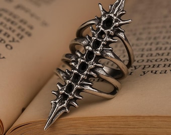 Cyberpunk Skeleton Ring – Adjustable Gothic Spinal Bone Jewelry