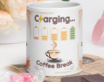 Aufladende Kaffeetasse - Lustiges Geschenk für Kaffeeliebhaber - Gemütliches Energie Design, 20oz