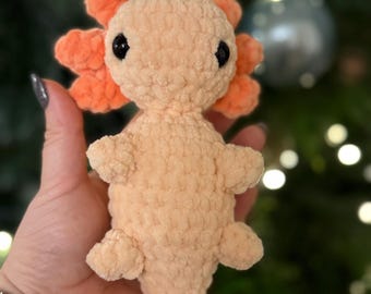 Perzik Axolotl-knuffel | Gehaakt axolotlspeelgoed | Kawaii knuffel | Zachte chenille-knuffel | Handgemaakt cadeau