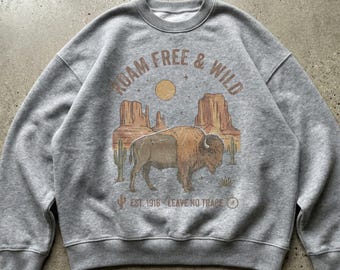 Vintage Bison Sweatshirt Western Aesthetic Crewneck Roam Free Wild Graphic 90s Retro Oversized Shirt Trendy Fall Pullover Unisex Top