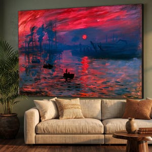 Op de afbeelding: Een groot rechthoekig olieverfschilderij met een levendige rode zonsondergang boven een donkerblauwe haven. Het kunstwerk toont silhouetten van boten op het water met een heldere rode zon die reflecteert op het oppervlak, geschilderd met dikke streken.