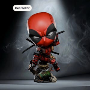 以下が含まれることがあります： 2本の刀を持った赤と黒のデッドプールのフィギュア。フィギュアは、詳細なベースの上に立って、ダイナミックなアクションポーズをとっています。「ベストセラー」という言葉が左上の白い長方形にあります。