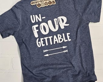Vier Jahre altes Shirt - Shirt zum 4.Geburtstag - Name auf Rückseite - Vier jährige - Geburtstagskind - Geburtstagskind - Jubiläumskind