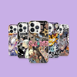 以下が含まれることがあります： カラフルなアニメスタイルのグラフィックが施された携帯電話ケースのコレクション。ケースには、キャラクター、テキスト、抽象的なパターンなど、さまざまなデザインが施されています。ケースは薄紫色の背景に表示されています。