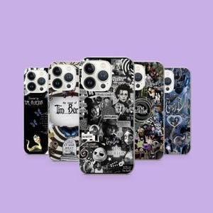 Puede incluir: Una colección de fundas para teléfonos con diseños inspirados en las películas de Tim Burton. Las fundas muestran varios personajes y escenas de películas como "Beetlejuice", "Pesadilla antes de Navidad" y "Frankenweenie". Cada funda tiene un diseño único.