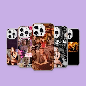 Könnte beinhalten: Fünf Smartphone-Hüllen mit verschiedenen Buffy-im-Reich-der-Dämonen-Designs. Die Hüllen zeigen Collagen aus Charakteren, Szenen und Texten der Fernsehserie, einschließlich des Logos, in einer Mischung aus farbigen und schwarz-weißen Fotodrucken.