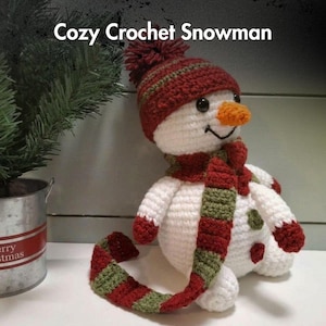 Schema PDF per un pupazzo di neve all'uncinetto in stile amigurumi, adatto ai principianti, con cappello e sciarpa.