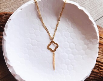 Clover and spike necklace, quatrefoil, flower, long spike, layering necklace, gold, boho jewelry, spiral chain, helix, Christmas gift