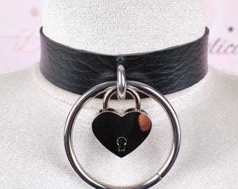 PU-Leder Herzschloss Halsband mit Ringanhänger, Gothic Punk Halskette, verstellbares schwarzes Halsband, kantiges Weihnachtsgeschenk