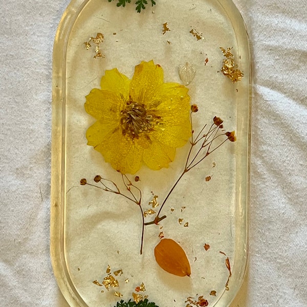 Handmade Resin Vanity Tray, Jewelry Tray, Trinket Dish, Ring Dish, Soap Dish, Bridesmaid Gift With Dried Flowers Fern Gold Flakes