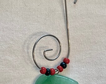 Handgemaakte groene steen beer kerstboom ornament Suncatcher Native American Made verborgen beer