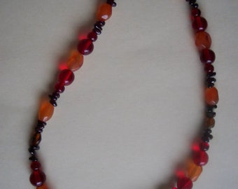 Rode granaat oranje kwarts edelsteen vintage glaskralen sterling handgemaakte choker ketting van Hidden Bear