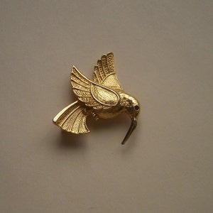 1970s Vintage Gold Tone Hummingbird Bird Ruby Pin Brooch Hidden Bear