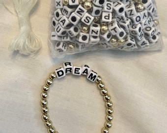200+ Lot Zwart-Wit Alfabet Letter Kralen en Gouden Spacer Kralen Armband Ketting Kit
