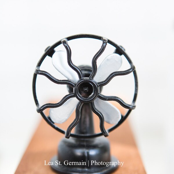 1/6 scale Retro style table fan perfect for dioramas