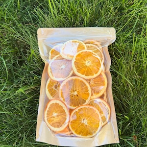 Rodajas de naranja deshidratadas naturales: decoración, bebidas y regalos navideños