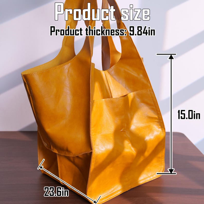K&ouml;nnte beinhalten: Senfgelbe Ledertasche mit einer Tasche. Die Tasche ist 60 cm breit, 38 cm hoch und 25 cm dick. Der Text "Product size" ist oben im Bild zu sehen.