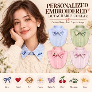 Peut inclure: Cols amovibles brodés personnalisés à rayures bleues, vertes, roses et rose clair. Chaque col présente des broderies personnalisées comme des noms, nœuds, fleurs, cerises ou papillons. Le texte indique : PERSONALIZED EMBROIDERED DETACHABLE COLLAR.