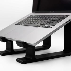 Minimalistische laptopstandaard