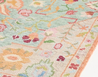 Floral Oushak Rug: Hand knotted Pastal Turkish Wool Carpet