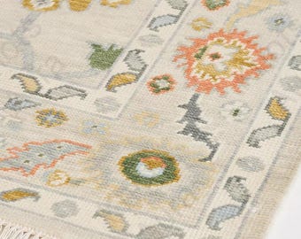 Floral Oushak Rug: Hand knotted Pastal Turkish Wool Carpet