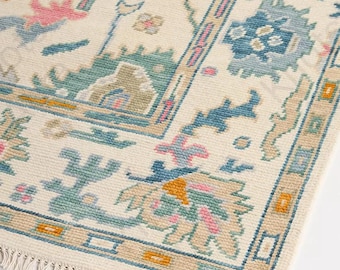 Hand knotted Oushak Rug: Pastal Turkish Wool Floral Area Carpet