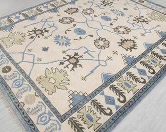 Floral Oushak Rug: Hand knotted Wool Turkish Vintage Carpet