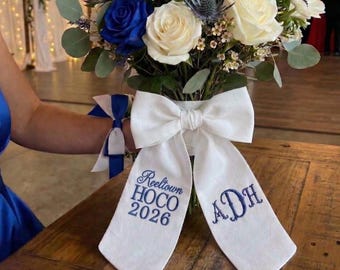 Banda para ramo de bienvenida de satén bordada 2026, cinta con monograma personalizado, banda para ramo HOCO 2026 con nombre personalizado, regalo para ella.