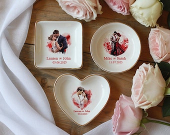Personalized Engagement Ring Dish with Couple Illustration, Custom Names & Date, Wedding Gift, Anniversary Gift, Bridal Shower Keepsake
