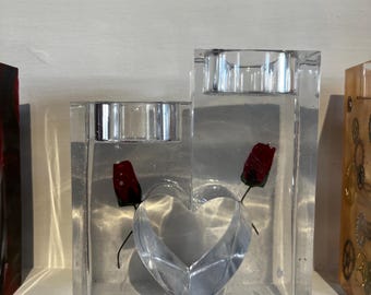 Coppia di portacandele a forma di cuore con inserto a bocciolo di rosa