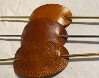 Kleine Saddle Leder Haarnadel