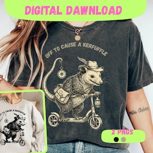 Könnte beinhalten: Dunkelgraues T-Shirt mit einer skurrilen Illustration eines Opossums auf einem Roller, mit Hut und Tasche. Der Text "OFF TO CAUSE A KERFUFFLE" ist darüber. Digitaler Download.