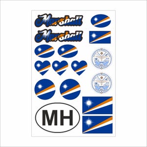 Puede incluir: Una hoja de pegatinas con varios diseños relacionados con las Islas Marshall. Incluye formas ovaladas, de corazón y circulares, junto con la bandera y el sello de las Islas Marshall. También está presente el texto "Marshall".