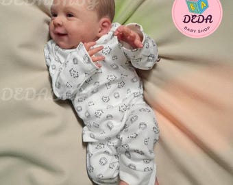 Reborn-babypop Danni: zacht vinyl, lichte huid, stoffen lijfje
