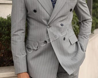 Traje cruzado de raya diplomática gris claro, corte entallado de rayón terry