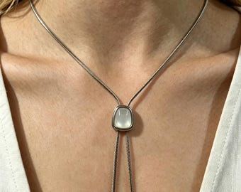 Cream Stone Bolo Tie with Silver Chain, Handmade Bola Tie Necklace for Women, Wedding Bolo Necktie Gifts for Cowboy Cowgirl Bridal Jewelry