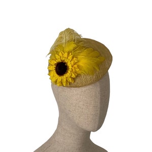 yellow fascinator, yellow cocktail hat, race day hat, ladies Ascot hat, Derby hat for women, mother of the bride hat made in Israel
