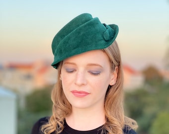 emerald green winter hat for women, 30s hat,  formal winter hat, greeen occasion hat, stylish felt hat, statement hat