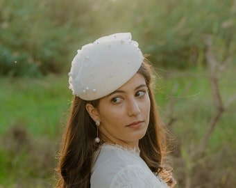 bridal pillbox hat/ off white wedding hat/ formal winter hat with pearls/ white dress hat/ occasion hat for women made in Israel